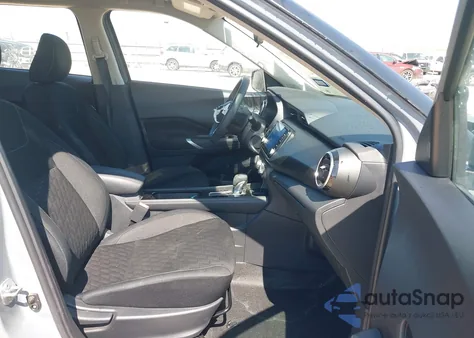 2024 Nissan Kicks Sv Xtronic Cvt z USA, uszkodzony, nr VIN 3N1CP5CV3RL504056